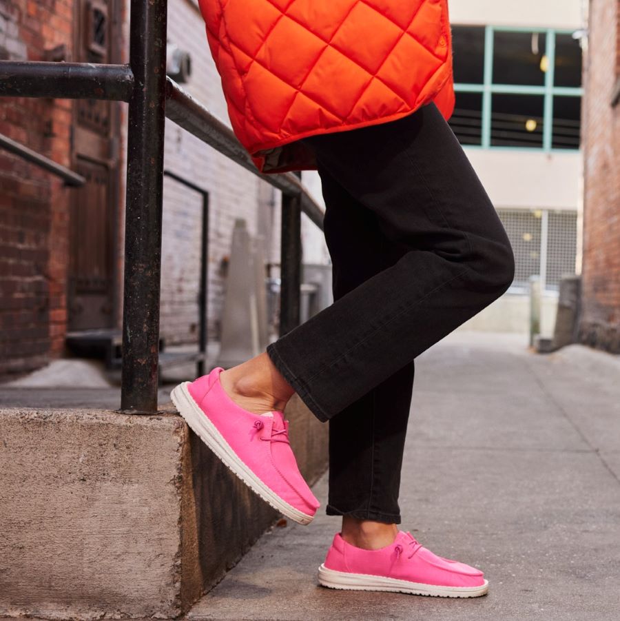 Women Wendy Stretch Canvas - Neon Pink | HEYDUDE