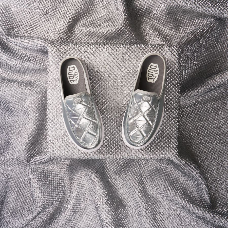 Women Austin Lift Metallic Puffer - Silver/White | HEYDUDE