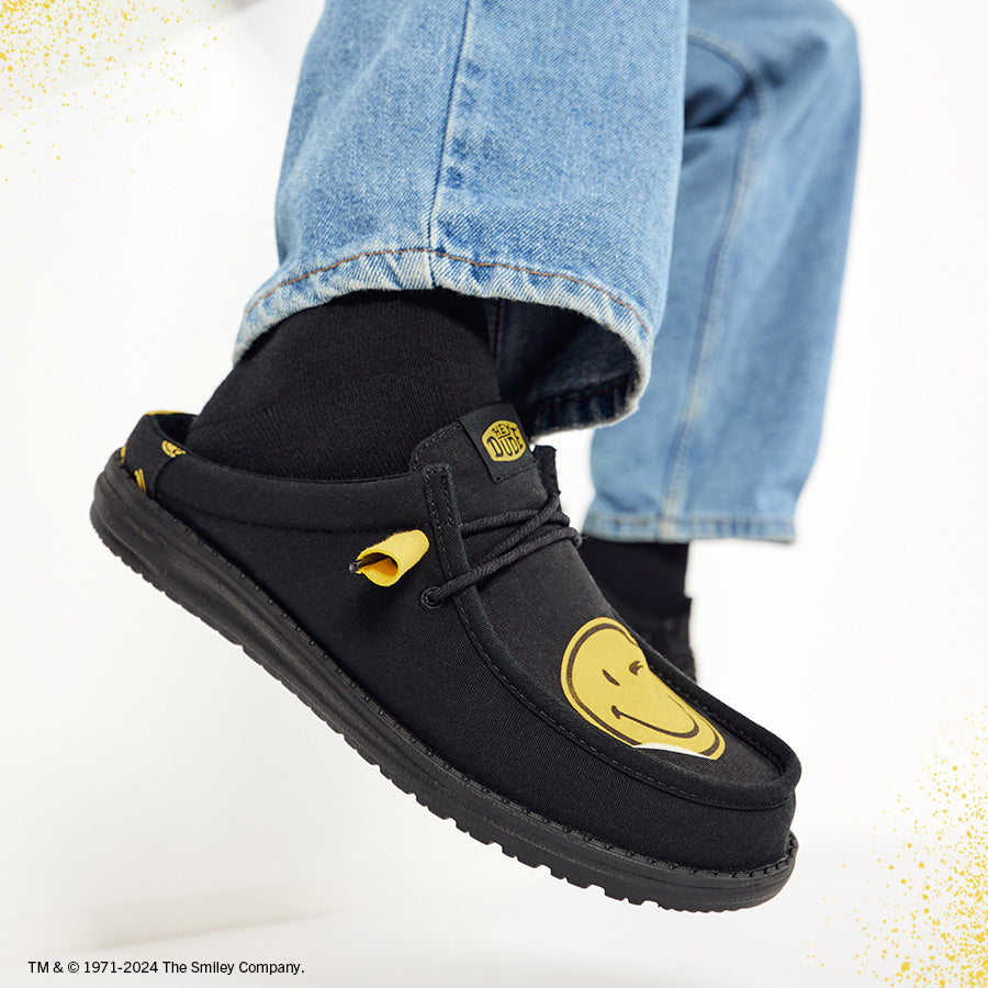 Men Wally Slip SMILEYWORLD® - Smiley Black/Yellow | HEYDUDE
